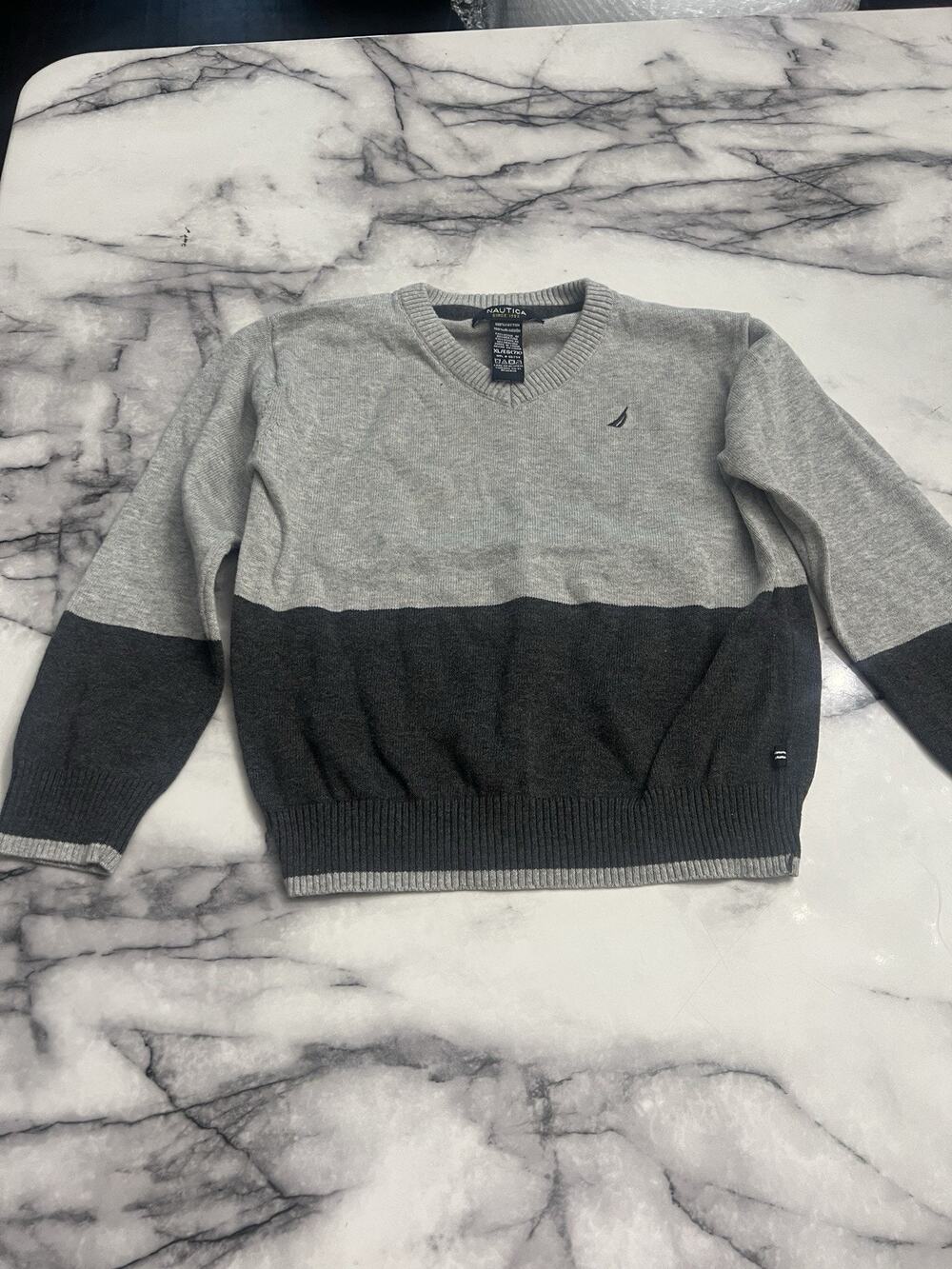 NAUTICA XL (7) Boys Sweater V Neck Color Grey